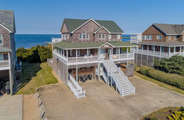 KiteHouse - 7BR Sound Front House w/Pool, Hot tub, Private dock & Kite Launch
