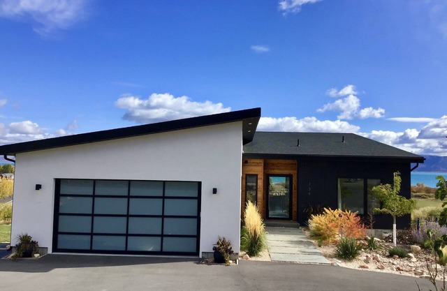 Kiwi Lake House- Gorgeous views!