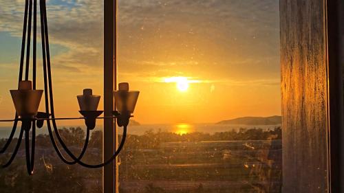 KK Sunset Villa- Full Sunset Balcony, Mosquito Free, 4K TVs, 5G WIFI and more!