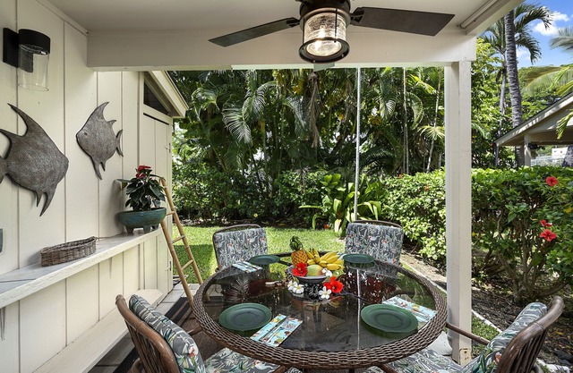 KKSR#10 BEAUTIFUL CORNER TOWNHOME, STEPS FROM THE BEACH, AIR CONDITONING!