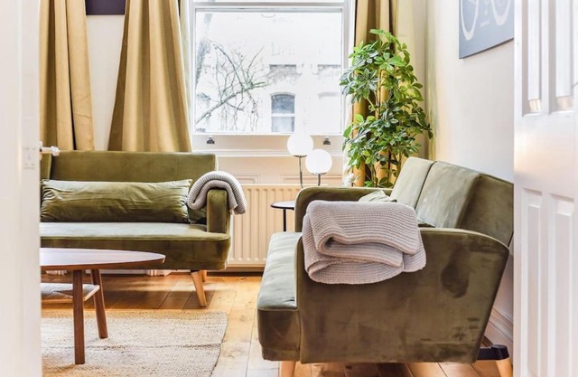 Knightsbridge Stylish Two Bedroom Apartment