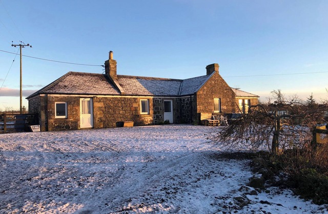 KNIGHTSWARD FARM, pet friendly, with open fire in Anstruther