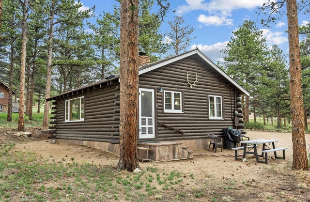 Knotty Pine - 2 bedroom cabin - Free WiFi