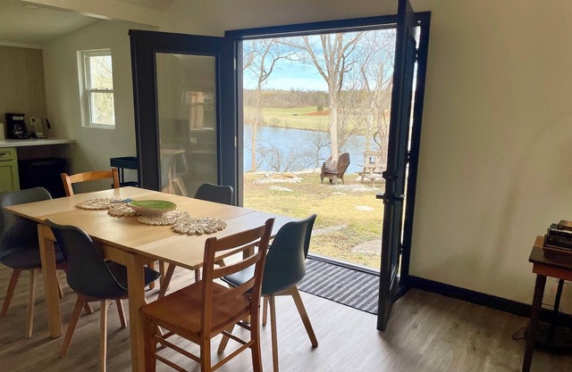 Knoxville and Smoky Mtn Riverside Retreat on the Holston with a beautiful view