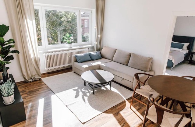 Komplett neu: 2-Zi zentral im Altbau. 24h-Checkin