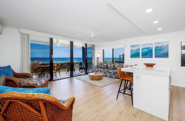 Kona Reef#A-7: Direct Oceanfront Corner Unit,Newly Remodeled, AC,Walk to Town