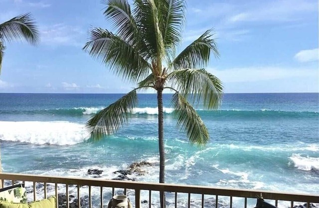 Kona Reef D24 - Direct Ocean Front Condo - Available for Ironman - Oct 4-18 !