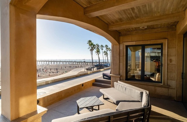 koolkondo Strand Oceanfront home In Manhattan Beach