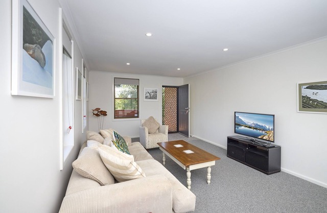 Kooringal - Bright, Fresh & Central Holiday Unit