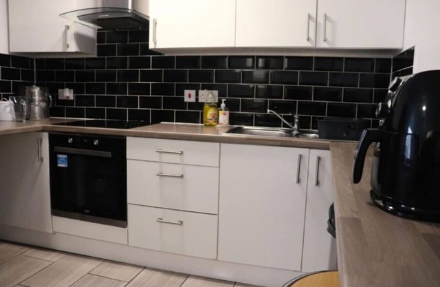 Kop View Room 4 - for 4 Guests Near Anfield Stadium
