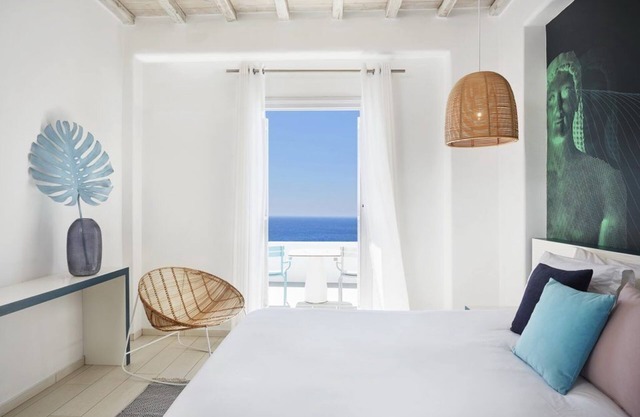 Kouros Hotel & Suites
