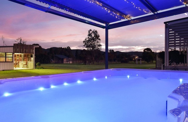 Kulang Lodge in charming Broke with Large Swim Spa and games room suits up to 8 guests