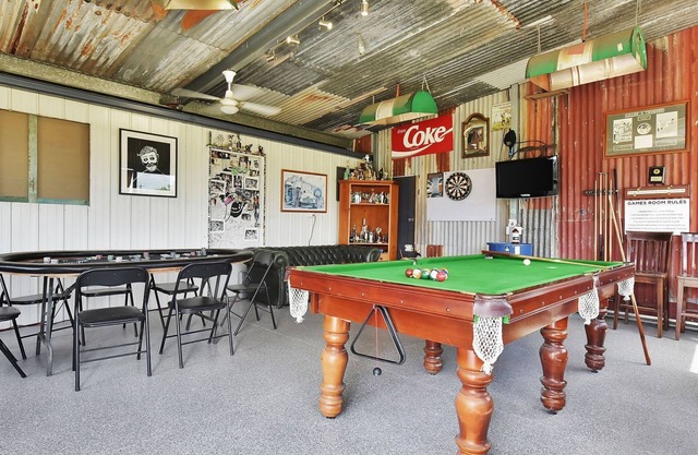 Kulang Retreat in charming Broke with Large Swim Spa and games room suits up to 14 guests