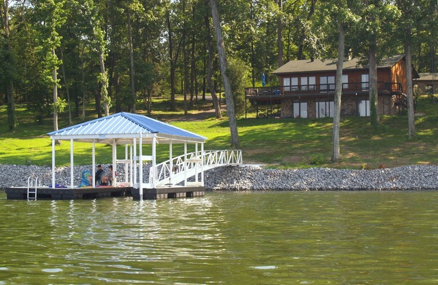 KY Lake Arts & Crafts Cedar Shake Home/On-site Boat Rentals with Private Dock