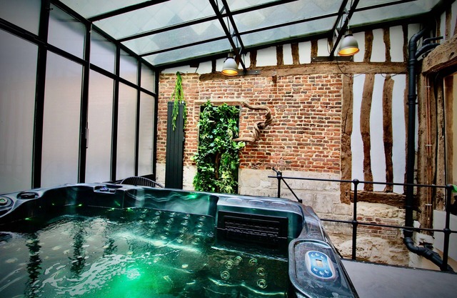 L'atelier 1742 - Atypique Jacuzzi Hyper Centre Rouen (sleeps 4)
