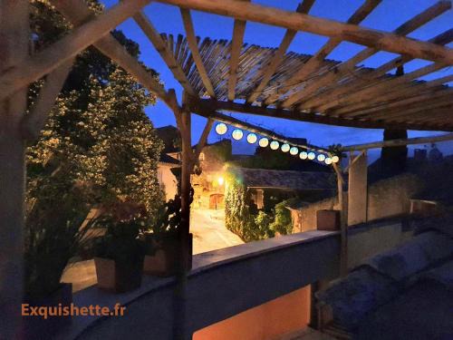 L'Exquishette de Lourmarin, un nid sur les toits.