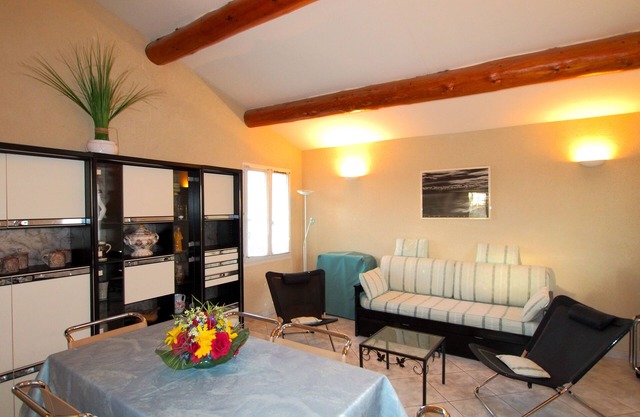 L'OLIVIER Vacation Home for Attractive Provençal House & Swimming Pool