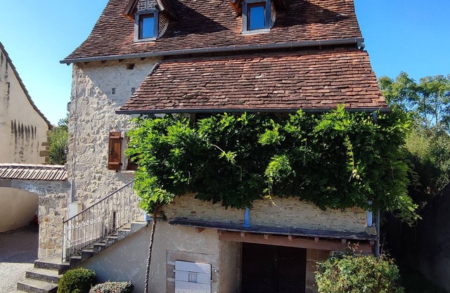 L'oustal dè Pèiro, Maison de Caractère en Pierre Entre Figeac et Rocamadour