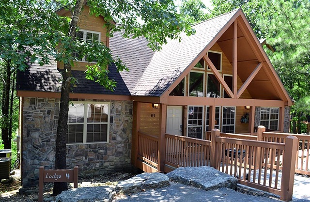 L004, 4Br, 4Ba Refreshing Roark Creek Cabin