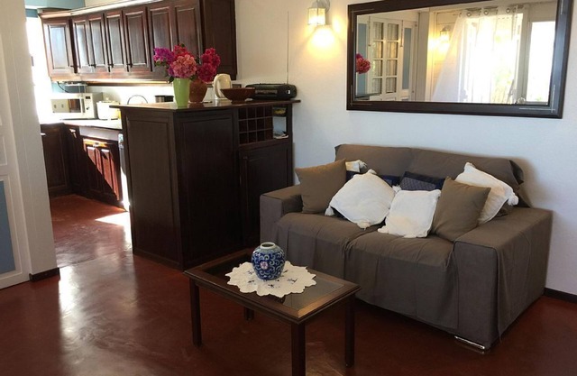 "La Bougainvillée" 3-star, charming Creole gite for 4 people with sea view.