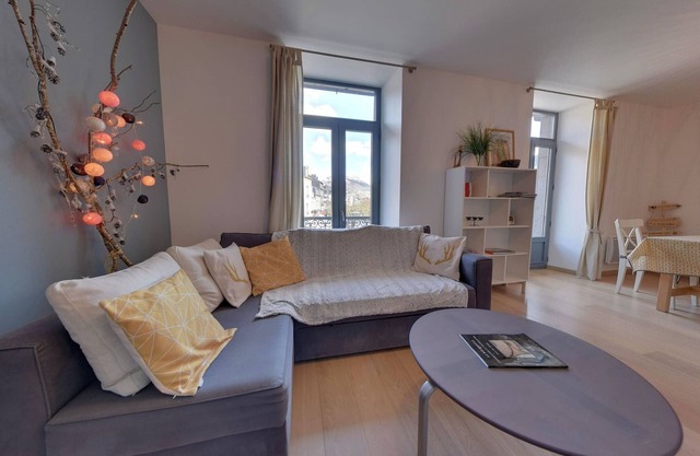 La Bourboule Center - Splendid 2-Bedroom with Balcony, Wi-Fi, Pets Allowed