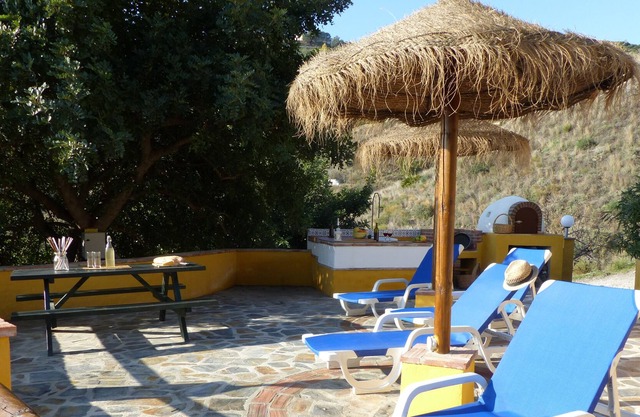 La Cabaña Tranquila, safe rural villa retreat overlooking the blue Mediterranean