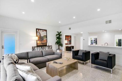 La Casa Blanca - Minutes from the Beach