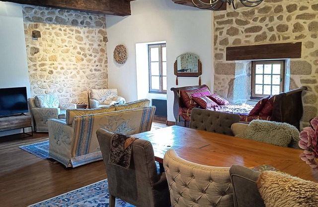 La Cerise – spacious and elegant B&B room at Domaine Le Verger