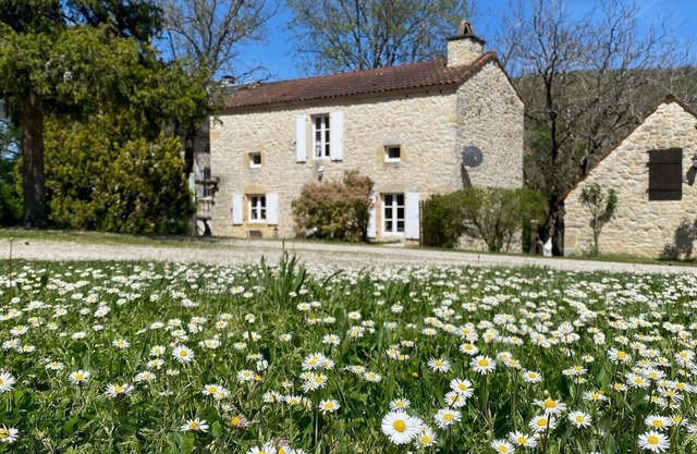 LA Chouette Romantisch Authentiek Vrijstaande Gite met Privé Terras en Zwembad