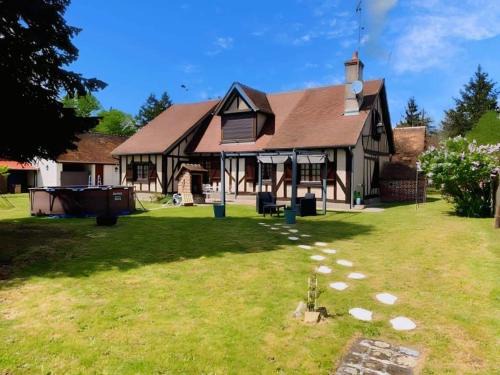 La Demeure du Cerf Gîte de charme avec piscine chauffée & spa, au cœur de la Sologne, proche Lamotte-Beuvron et Beauval