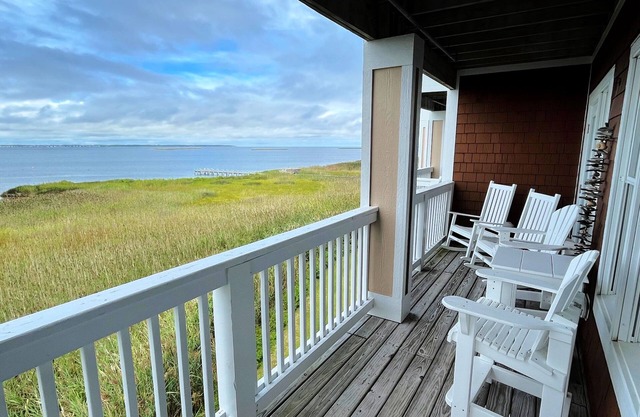 La Dolce Vita II: Soundfront condo w/sunset views, community pool, 2 en-suites!