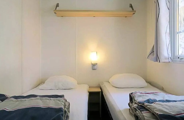 La Grande Prade Campsite* - Chênes comfort mobile residence 3 bedrooms with semi-covered terrace 18m² + TV + AIR CONDITIONING for up to 6 people