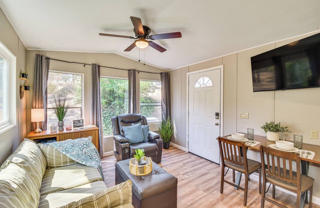 La Grange Home w/Covered Patio & Gas Grill!