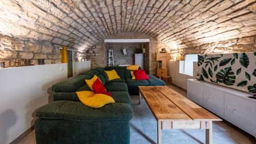 La Grotte Bourguignonne, Terrasse extérieure