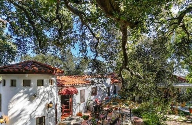 LA hilltop, super-safe sanctuary in the trees