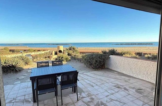La Plage Villa Pieds dans l’eau, vue mer et jardin privé