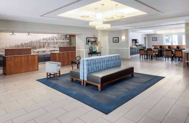 La Quinta Inn & Suites by Wyndham Bakersfield North