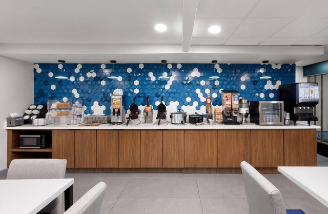 La Quinta Inn & Suites by Wyndham Houston Stafford Sugarland