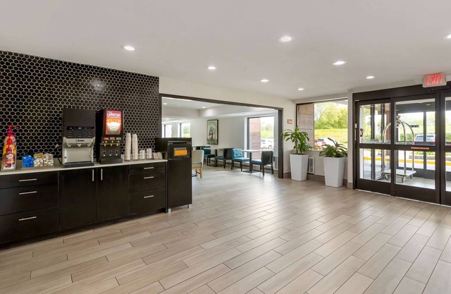 La Quinta Inn & Suites by Wyndham Des Moines West Clive