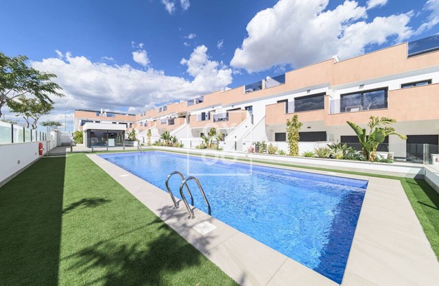 La Rambla Sky Penthouse - Rooftop BBQ pool near beach - by Oyoostays