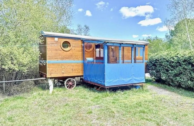 La Roulotte Blue: Charm and nature in the heart of the Médoc, close to the ocean!