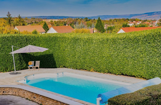 La Sérénité - Superb house with heated pool overlooking vineyards