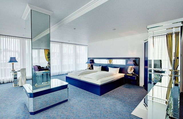 La Strada Hotel