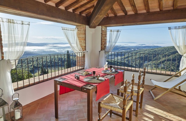 LA TORRE, AN EAGLE NEST ABOVE THE TUSCANY LANDSCAPE