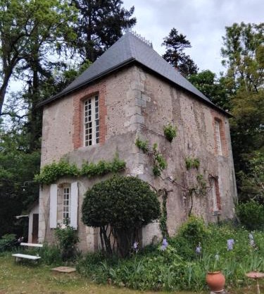 La Tour Des Douves