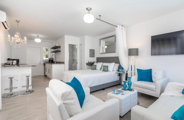 La Vida Delray #3-Lux w/HEATED pool-BEST LOCATION!