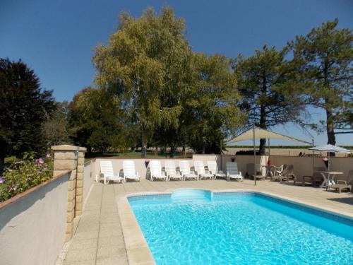 La Vieille Etable : Charme, Piscine, Grand Jardin - FR-1-653-273