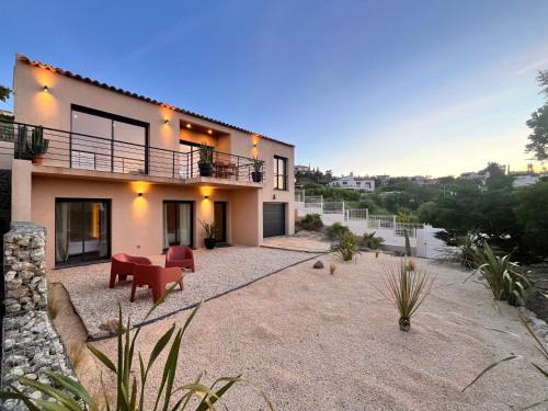La Villa 239