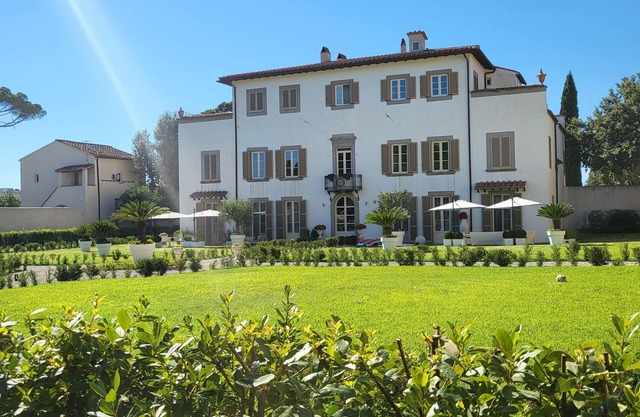 La Villa Apartments - 4 beds - Private Parking includedwith Room