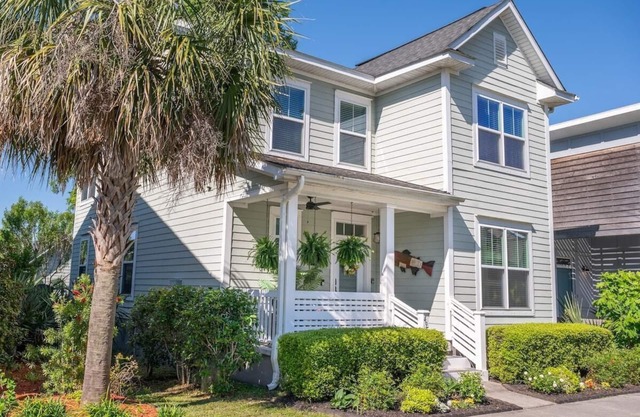 Lady Liberty: Park Circle Charm + Modern Home!